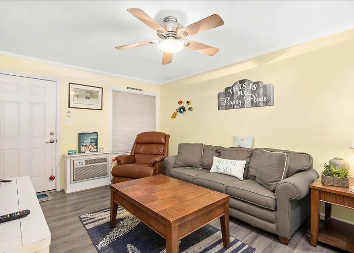 Holiday home Charming 1 Bedroom With Outdoor Pool! Ocean City
