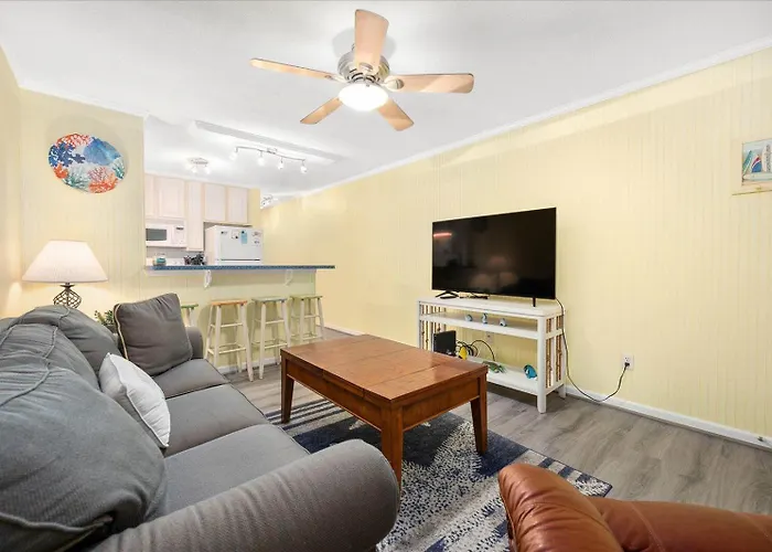 Charming 1 Bedroom With Outdoor Pool! Holiday home