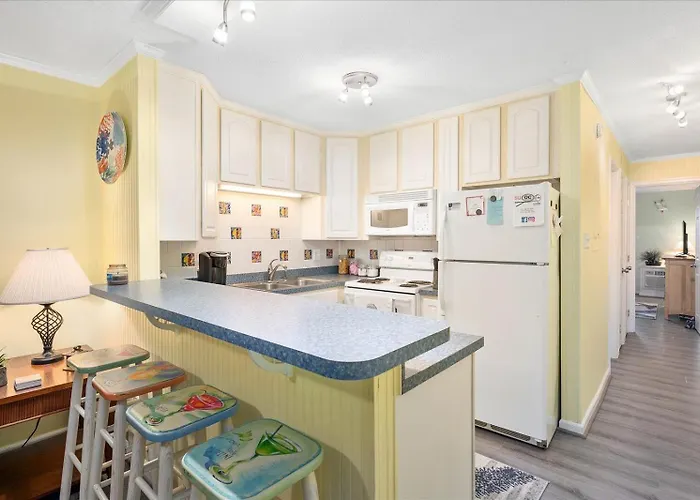 Charming 1 Bedroom With Outdoor Pool! Holiday home