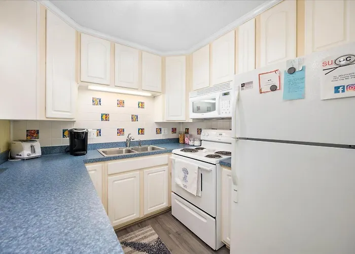 Charming 1 Bedroom With Outdoor Pool! *