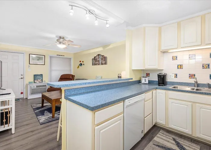 Charming 1 Bedroom With Outdoor Pool! Holiday home *