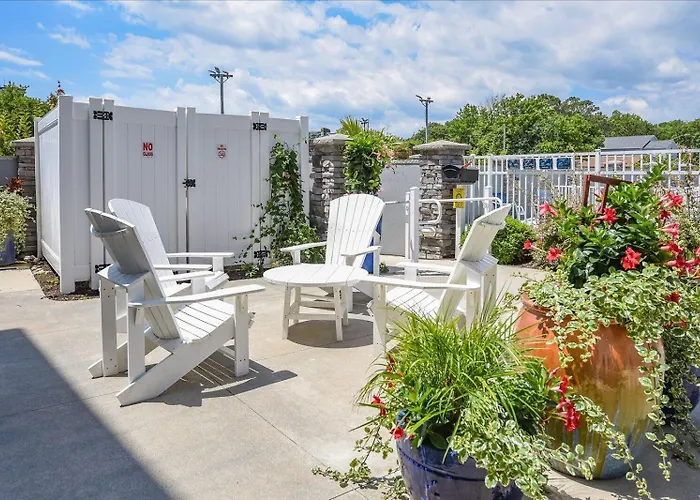 Holiday home Charming 1 Bedroom With Outdoor Pool!