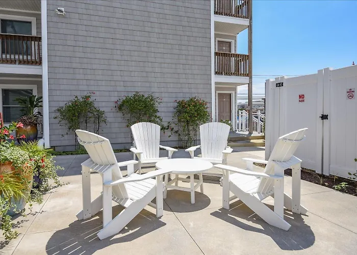 Holiday home Charming 1 Bedroom With Outdoor Pool! *